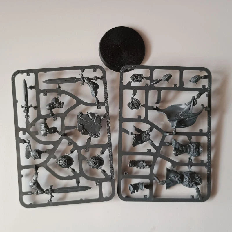 Warhammer 40k Adeptus Custodes: Blade Champion – New on Sprue
