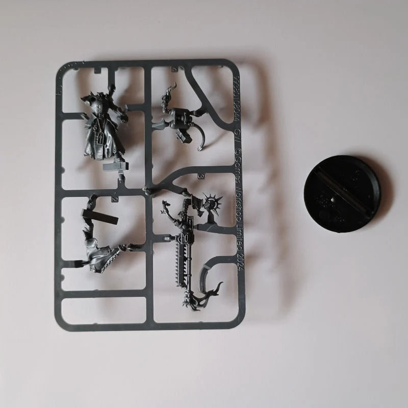 Warhammer 40k Imperial Agents: Ministorum Priest with Vindictor – New on Sprue